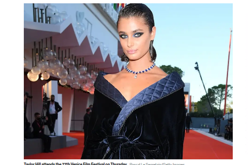 Bintang Victoria's Secret Taylor Hill Pakai 