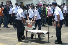  Indonesian Air Crash Investigators Find the Black Box of Sriwijaya Air Flight SJ182