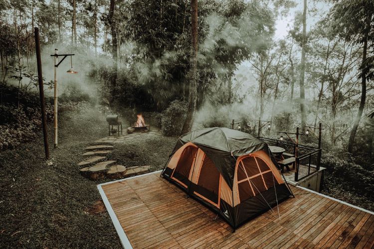 Penginapan Sayang Heulang di Dusun Bambu Lembang yang merupakan tipe glamping.