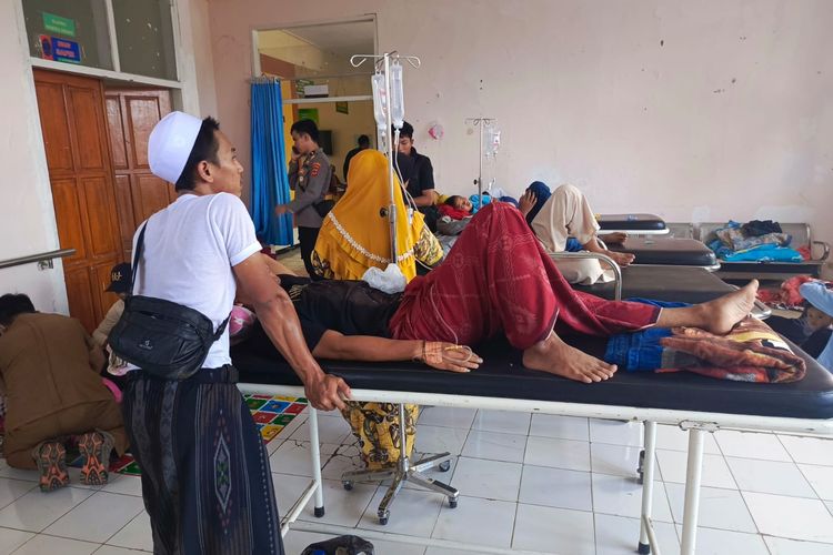 Para korban dugaan keracunan makanan di kecamatan Sagaranten dan Curugkembar Kabupaten Sukabumi