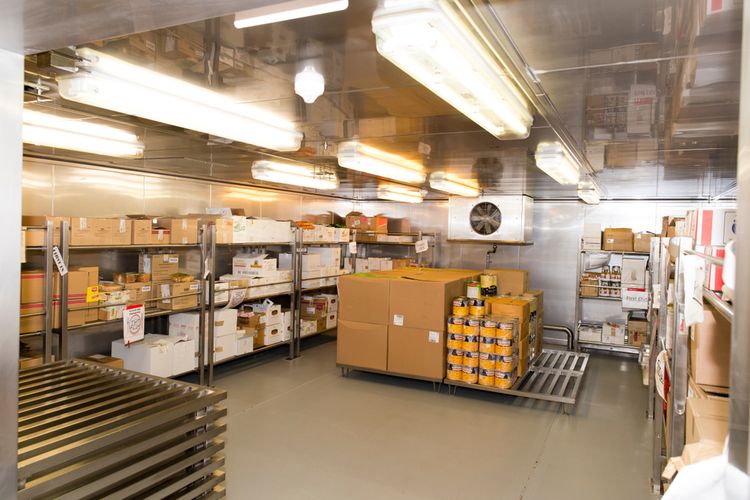 Ilustrasi gudang penyimpanan makanan di kapar pesiar