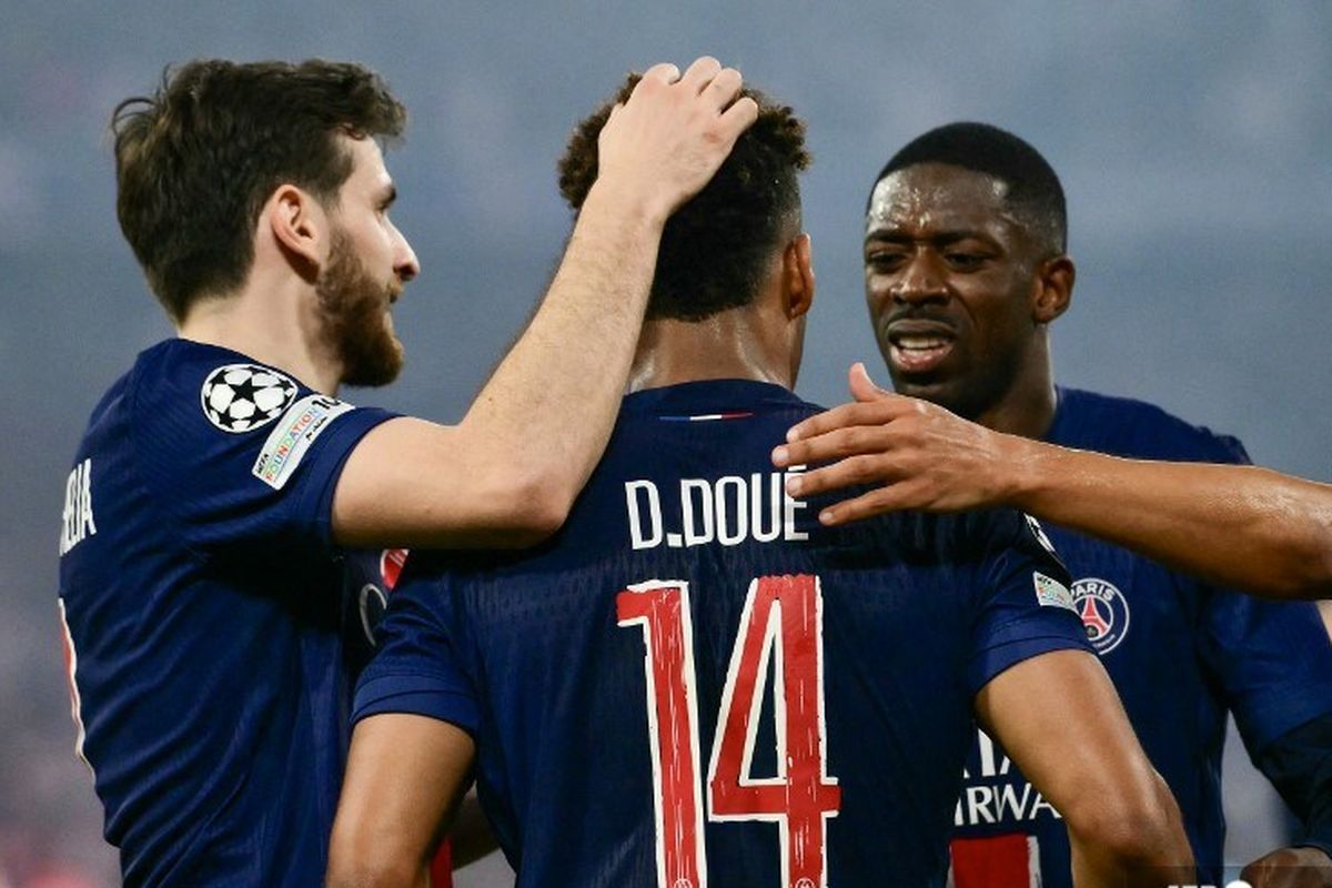 Para pemain PSG merayakan gol Desire Doue. Partai final Liga Champions PSG vs Inter Milan bergulir di Allianz Arena, Munich, Sabtu (31/5/2025) malam waktu setempat atau Minggu dini hari WIB, wakil Prancis tersebut unggul 2-0 hingga turun minum.