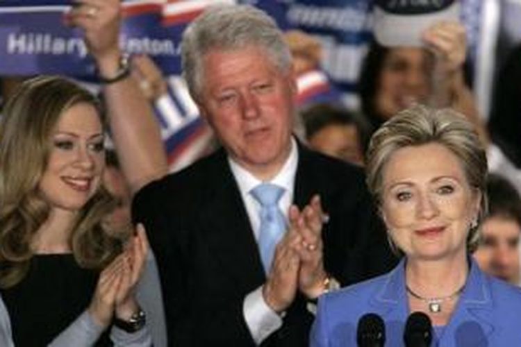 Hillary Clinton bersama suaminya, Bill Clinton dan sang putri, Chelsea.