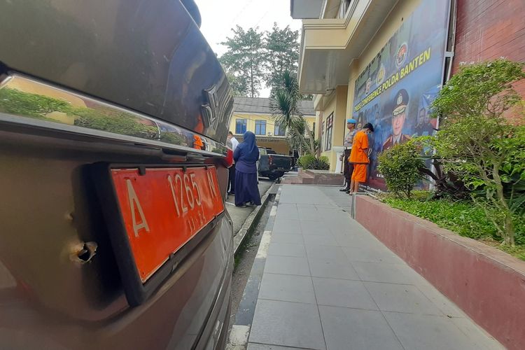 Direktorat Reserse Narkoba Polda Banten mengamankan mobil operasional milik Desa Cihara, Kecamatan Cihara, Kabupaten Lebak, Banten.