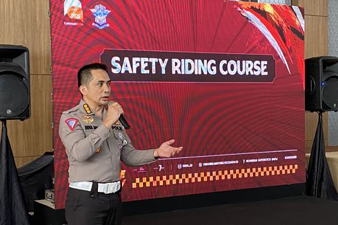Bahas Safety Riding, Korlantas Polri Edukasi Pelajar SMA di IMOS 2023