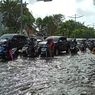 Kendaraan Terpaksa Terobos Banjir, Usahakan Kecepatan Konstan