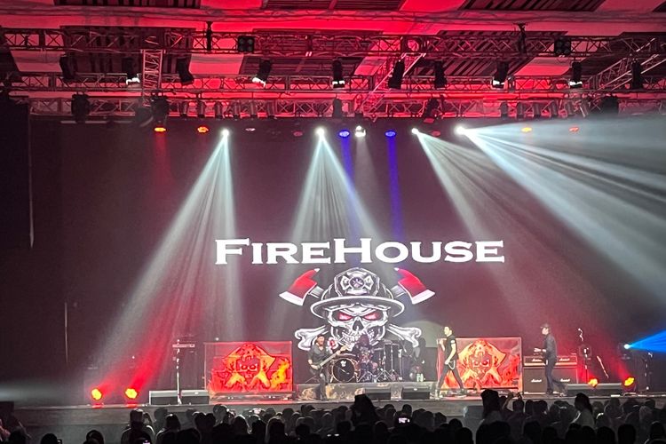 FireHouse Bikin Penonton Histeris lewat 