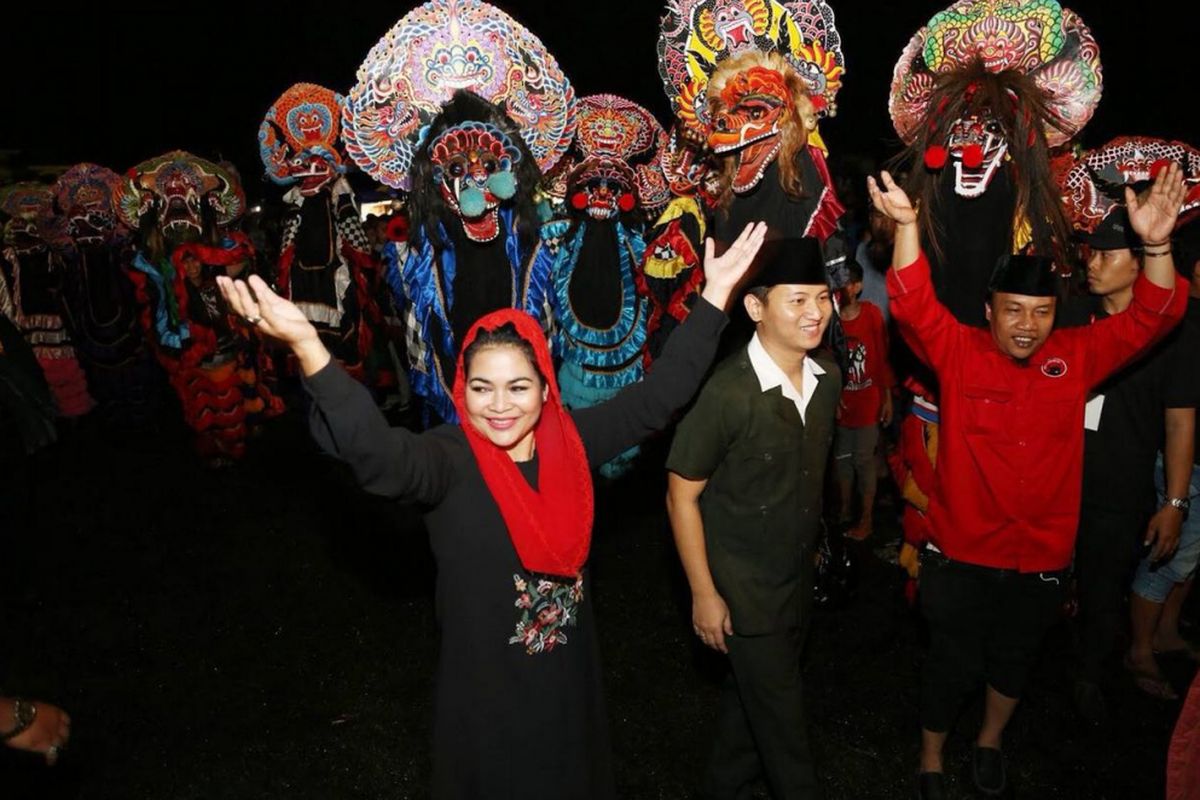 Calon wakil gubernur Jawa Timur Puti Soekarno diperkenalkan kepada warga Trenggalek pada Senin (5/2/2018)