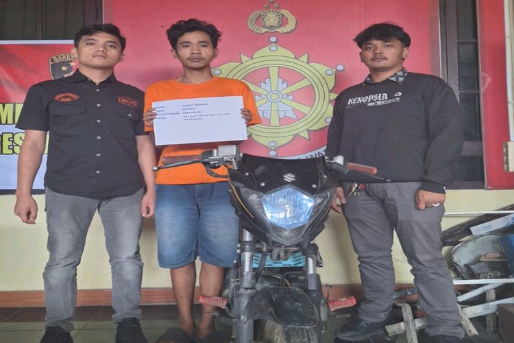 Sapaat Nadeak (19) ditangkap karena mencuri buah jeruk di Polres Dairi pada Senin (14/10/2024). 