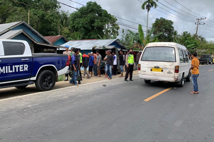 Lokasi kejadian mobil dinas Kodim HST tabrak pos kamling di Desa Binjai Pirua, Kecamatan Labuan Amas Utara, HST Kalsel, Selasa (11/10/2022). 