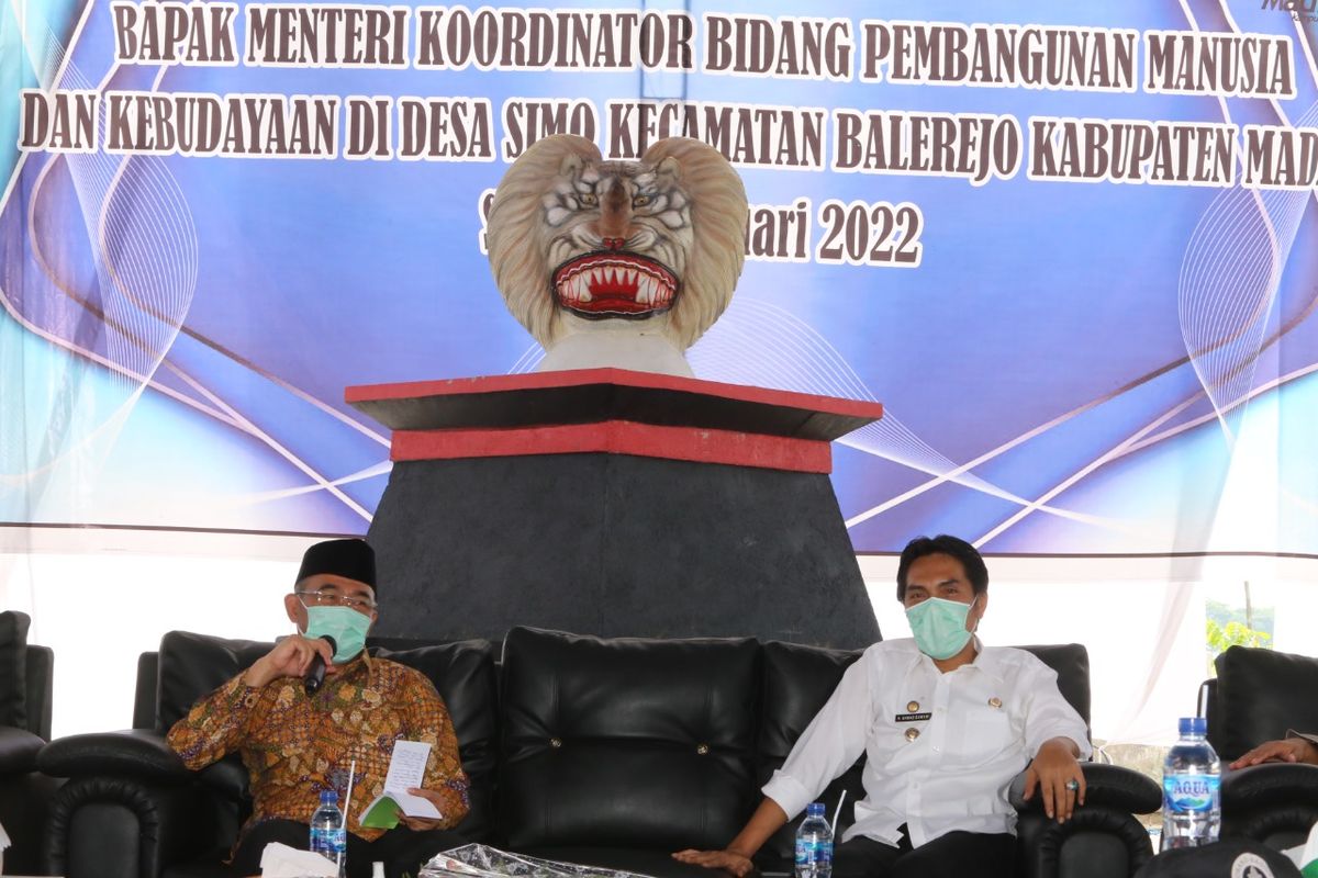 KUNJUNGAN KERJA-- Menteri Koordinator Bidang Pembangunan Manusia dan Kebudayaan (Menko PMK) Muhadjir Effendy di Desa Simo, Kecamatan Balerejo, Kabupaten Madiun, Rabu (26/1/2022) siang.