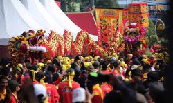 Meriah, Puluhan Ribu Wisatawan Padati Prosesi 12 Tahunan Gotong Toapekong di Kota Tangerang 