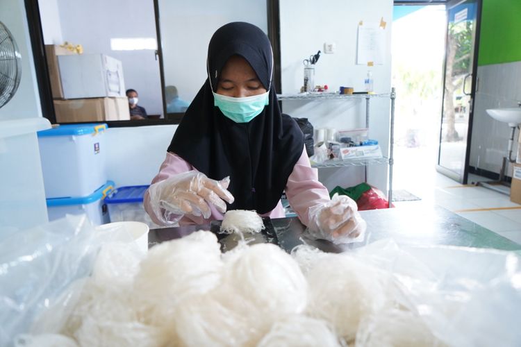 Produk mi kristal rumput laut yang mampu mengatasi masalah pangan di Indonesia milik Usup Supriatna, Sabtu (17/10/2020).