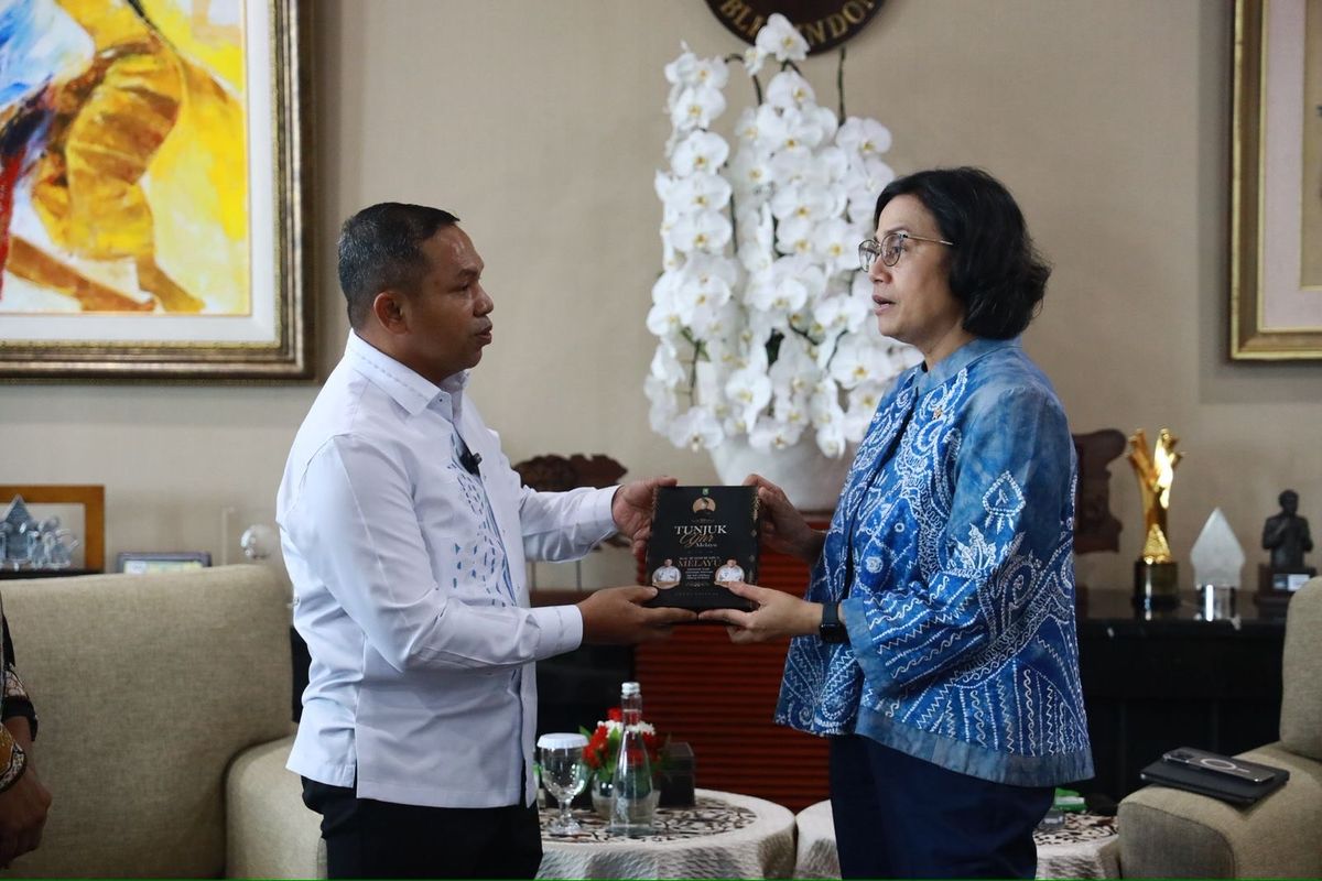 Gubernur Riau Abdul Wahid bertemu dengan Menteri Keuangan Sri Mulyani di Jakarta, Kamis (5/6/25).