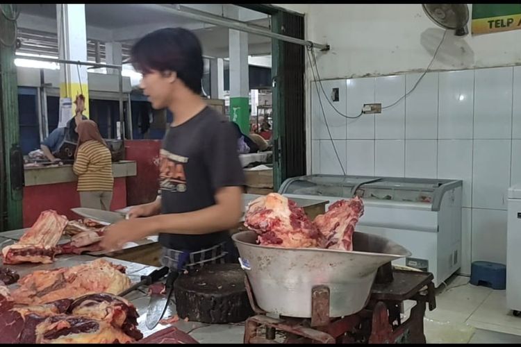 Jelang hari raya Idul Fitri 1445 Hijriah, harga daging sapi, di sejumlah Pasar tradisional di Kebumen mulai mengalami lonjakan kenaikan.