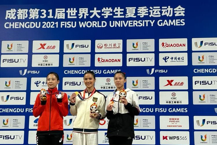 Atlet wushu putri Indonesia, Nandhira Mauriskha bikin kejutan di ajang The FISU World University Games 2021 yang dilaksanakan pada tahun 2023.