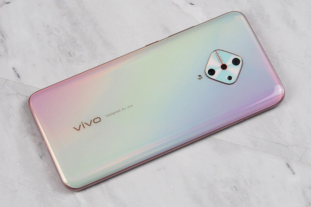 Ponsel Vivo S1 Pro varian RAM 8 GB dan storage 256 GB yang dilabur warna baru, Fancy Sky.