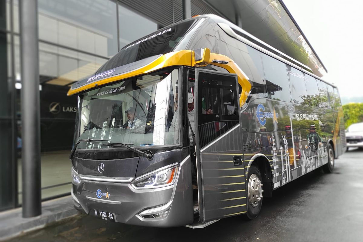 Bus PO Eurostar Trans yang menggunakan spion kamera dan kamera 360 derajat dari Karoseri Laksana