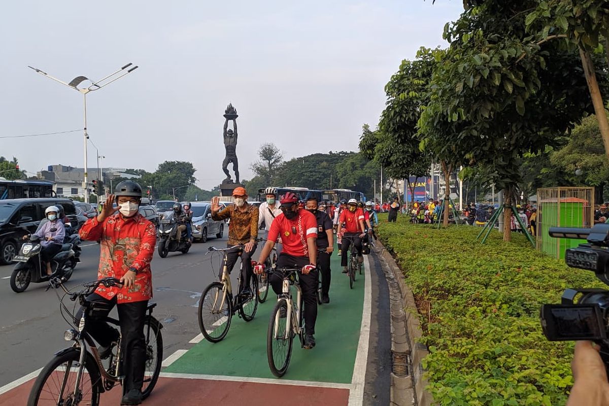 Gubernur DKI Jakarta Anies Baswedan gowes bersama rayakan Hari Sepeda Dunia, Kamis (3/6/2021) 