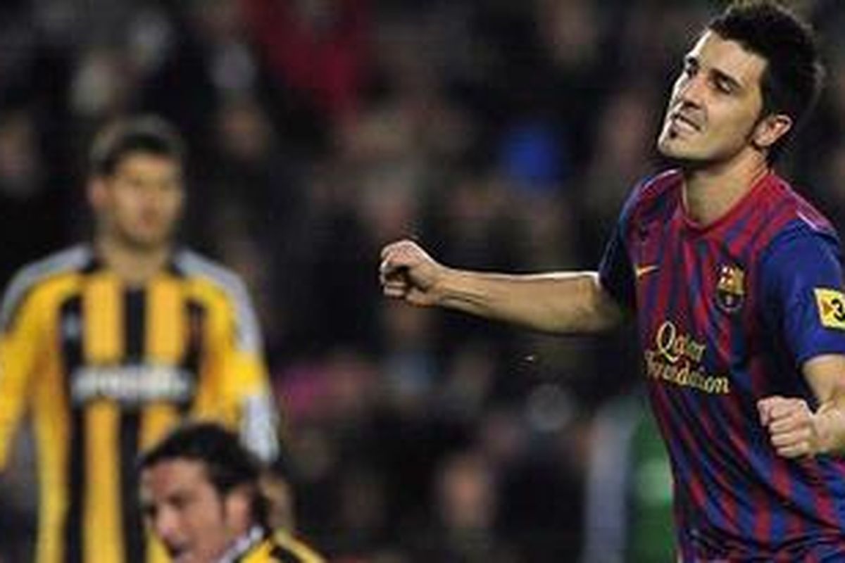 Penyerang Barcelona, David Villa (kanan).