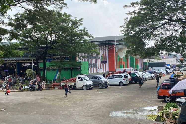 Pedagang Minta Penertiban Preman di Pasar Kramat Jati Tak Musiman