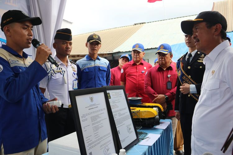 Menteri Kelautan dan Perikanan (Menteri KP) Sakti Wahyu Trenggono  saat meninjau kampus Ahli Usaha Perikanan (AUP) Serang di Banten beberapa waktu lalu.
