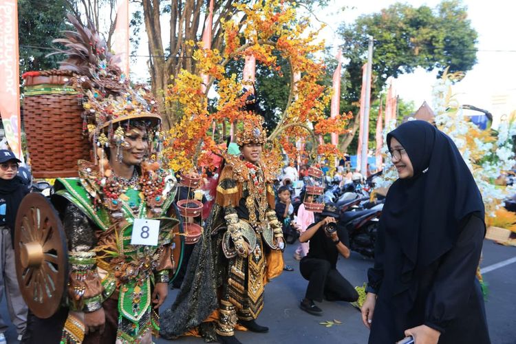 Mobilitas penumpang kereta di Jawa Timur tinggi selama libur akhir pekan yang bertepatan dengan Banyuwangi Ethno Carnival (BEC) 2026.