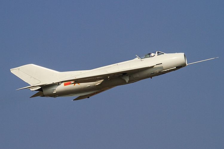 Jet tempur Shenyang J-6 buatan China.