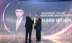 Dinilai Tegas Berantas Judi Online, Menkominfo Terima Penghargaan CNBC Indonesia Awards 2023