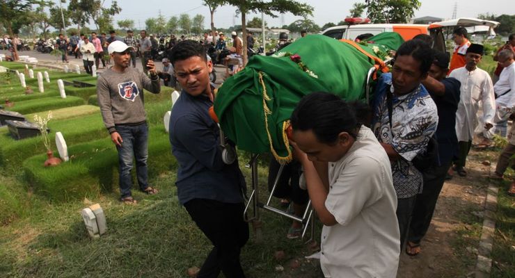 Gugurnya Puluhan Petugas Pemilu, Kerja Berat Para Pejuang Demokrasi 