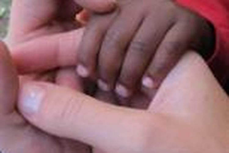 Ini adalah untuk pertama kalinya warga Australia bisa mengadopsi anak dari Afrika Selatan.
