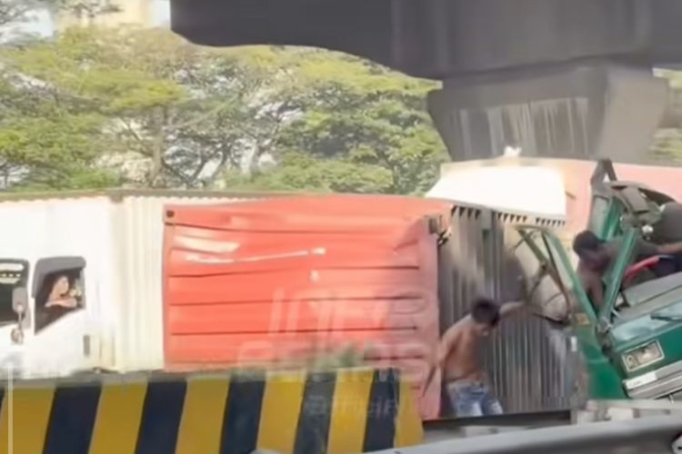 Truk Kecelakaan Beruntun di Tol Jakarta–Cikampek, 3 Kendaraan Rusak