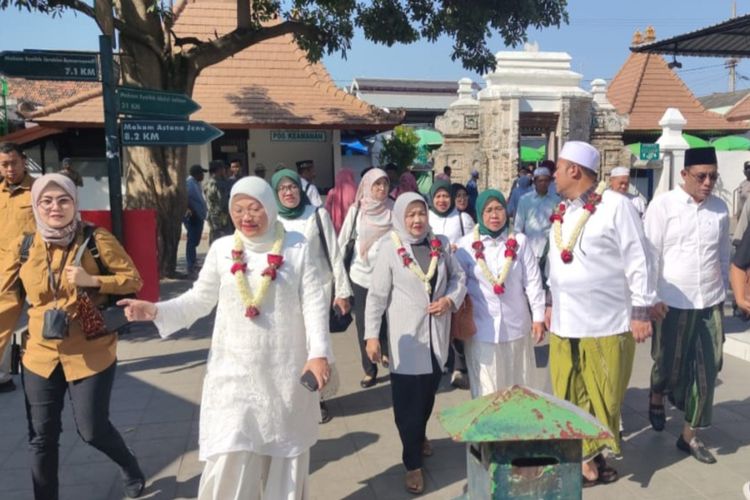 Politikus PKB Ramai-ramai Ziarah ke Makam Sunan Bonang di Tuban, Ida Fauziah: Kita Juga Doakan Gus Imin