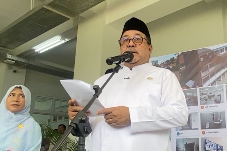 Asap Karhutla Masuk Atmosfer Jakarta, Rano Karno: Yang Pasti Kita Tidak Boleh Panik