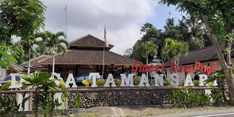 Desa Tamansari, terletak di ujung barat Banyuwangi di kaki Gunung Ijen, tepatnya di Kecamatan Licin Kabupaten Banyuwangi, Jawa Timur. 