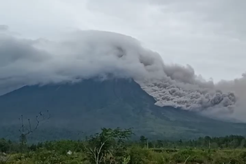 Terdampak Hujan Abu karena Erupsi Gunung Semeru, Warga: Ganggu Penglihatan, Apalagi Kalau Naik Motor
