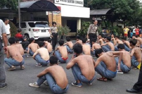 Hendak Tawuran, Puluhan Pelajar Dijemur di Halaman Polsek Ciracas