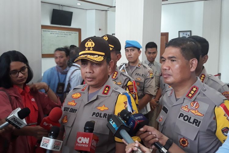 Kapolda Metro Jaya Irjen Gatot Eddy Pramono mendatangi kantor Komisi Pemilihan Umum (KPU), Sabtu (11/5/2019)