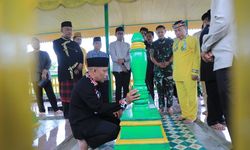 Peringati HUT Ke-65, Pemkab Bulungan Gelar Tradisi Biduk Bebandung dan Ziarah Makam Sultan