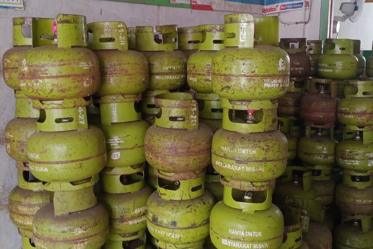Pangkalan elpiji 3 kilogram di Kelurahan Bunulrejo, Aini. 