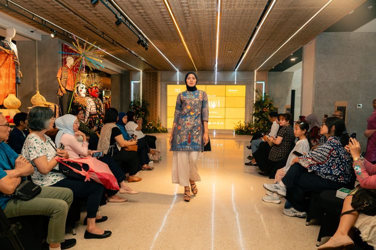 Rayakan HUT Ke-499 Jakarta, Nona Rara Hadirkan Koleksi Batik Betawi