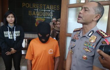 Seorang Kakek di Bandung Cabuli 11 Murid dan Rekam Adegan Mesumnya