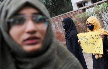 Perdebatan Larangan Hijab di Negara Bagian India Kian Keruh ...