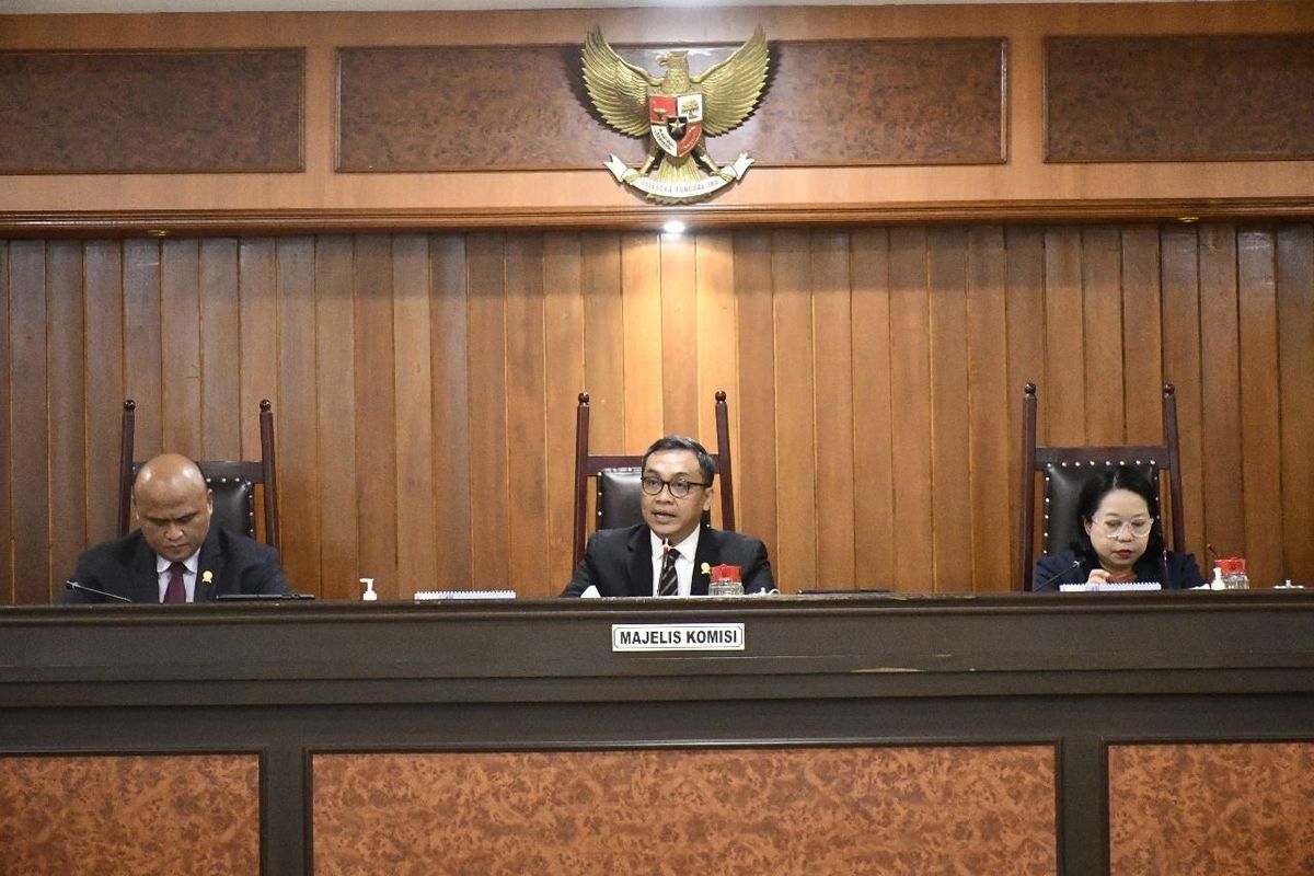 Majelis Komisi saat membacakan Putusan Perkara Nomor 17/KPPU-L/2024 dalam Sidang Majelis Pembacaan Putusan yang digelar di Kantor Pusat KPPU Jakarta, Senin (28/7/2025).
