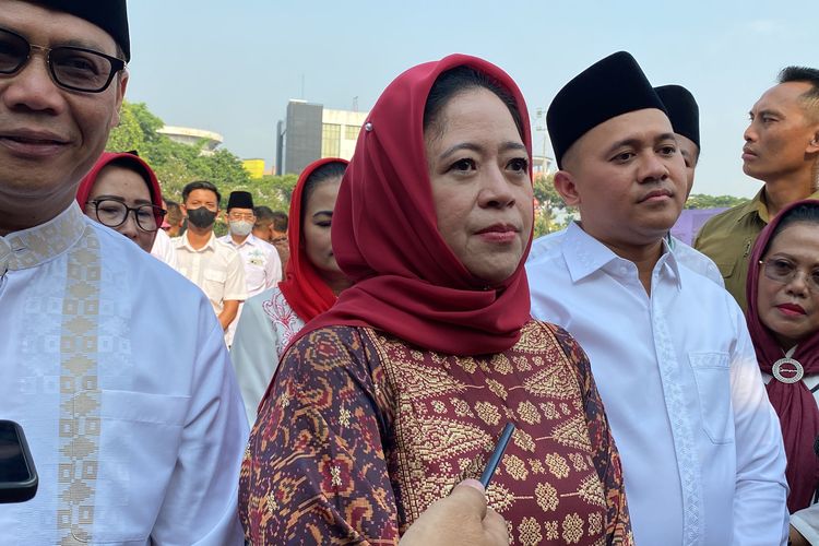 Ketua DPP PDI-P, Puan Maharani saat berada di Tugu Pahlawan, Surabaya