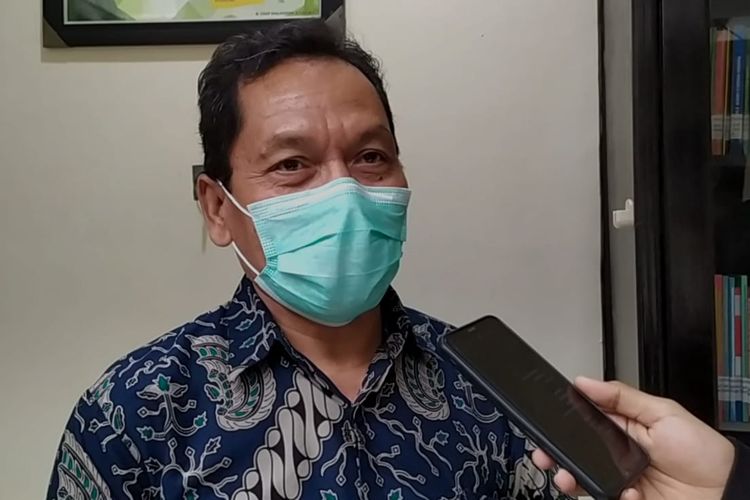 S, mantan Lurah Pancoran Mas, Depok, Jawa Barat, yang menggelar pesta pernikahan anaknya pada hari pertama PPKM Darurat awal Juli lalu, resmi dinyatakan bersalah oleh Pengadilan Negeri Depok pada Senin (18/10/2021). 