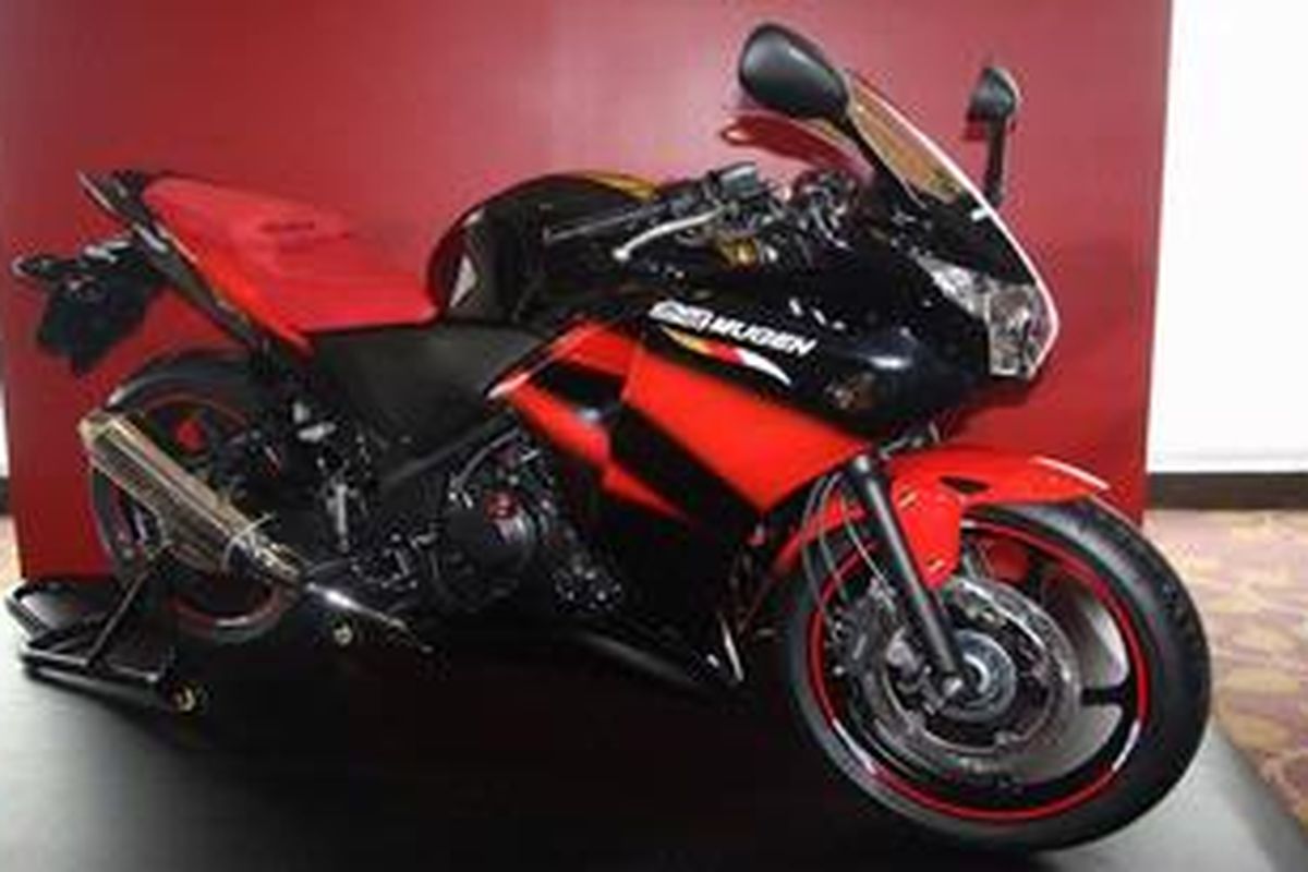 Mugen hanya memberi sentuhan pada knalpot, motif kelir dan pelek