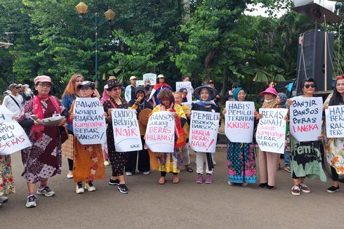 Protes Beras Langka dan Mahal, Massa GKR Gelar Aksi Sambil Pakai Daster di Patung Kuda