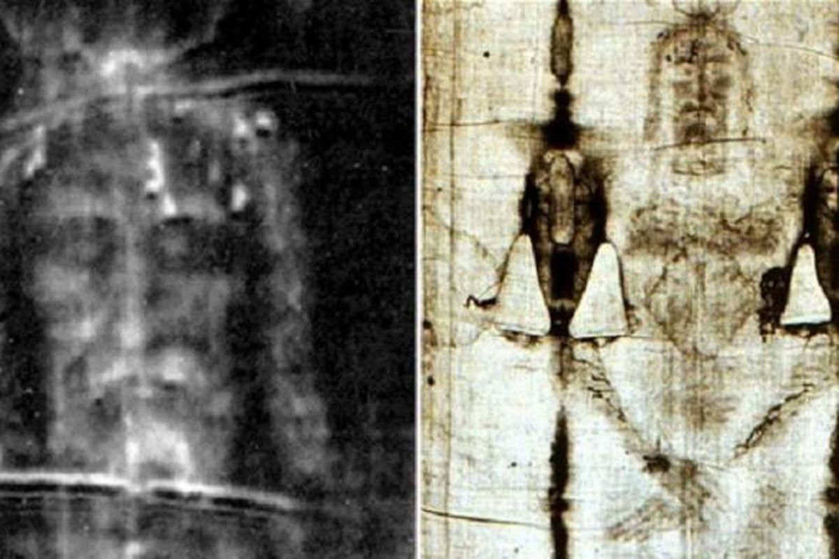 Wajah pada kain kafan Torino dipercaya sebagai wajah Yesus. 