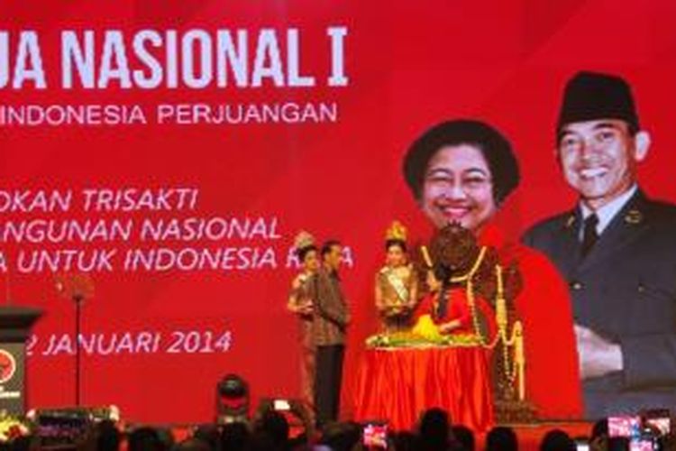 Presiden Joko Widodo dan Ketua Umum PDI Perjuangan Megawati Soekarnoputri saat menghadiri Rakernas PDI-P.
